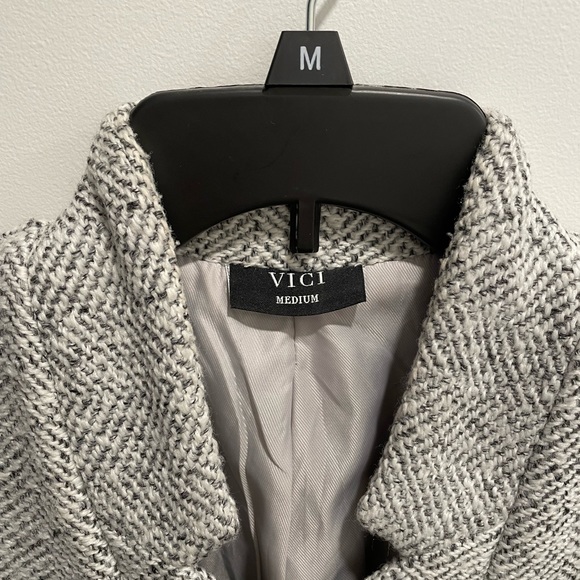 vici gray coat with pockets - Picture 7 of 8